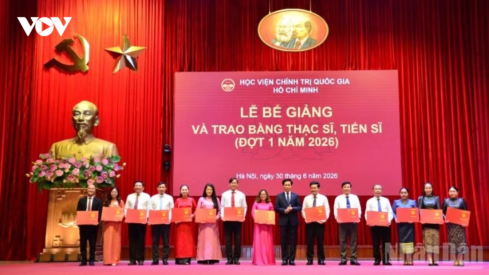 Học viện Chính trị quốc gia Hồ Chí Minh tổ chức lễ trao bằng thạc sĩ, tiến sĩ
