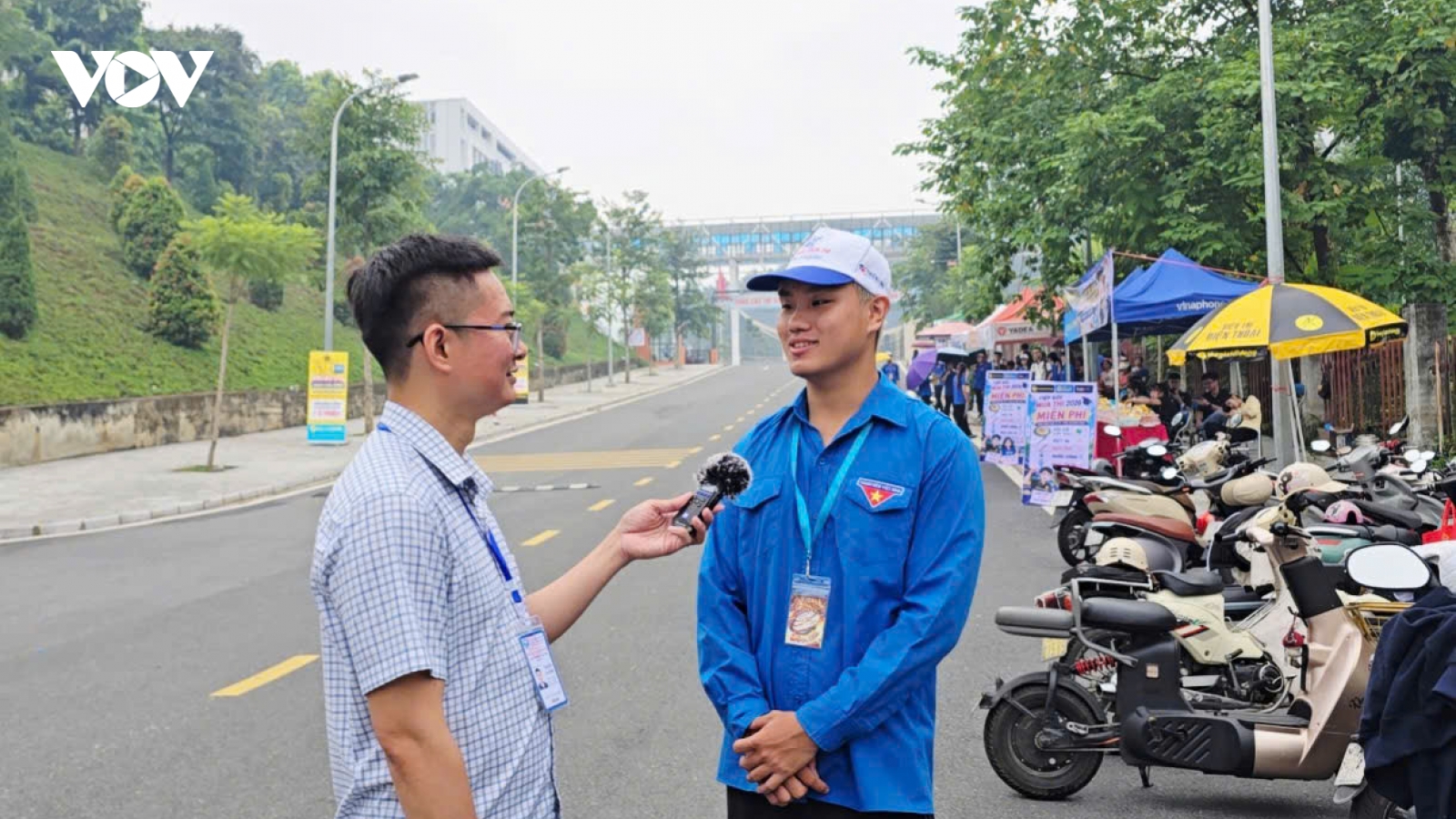 Được miễn thi tốt nghiệp, thí sinh Lào Cai duy nhất vẫn ra trường thi "truyền lửa"
