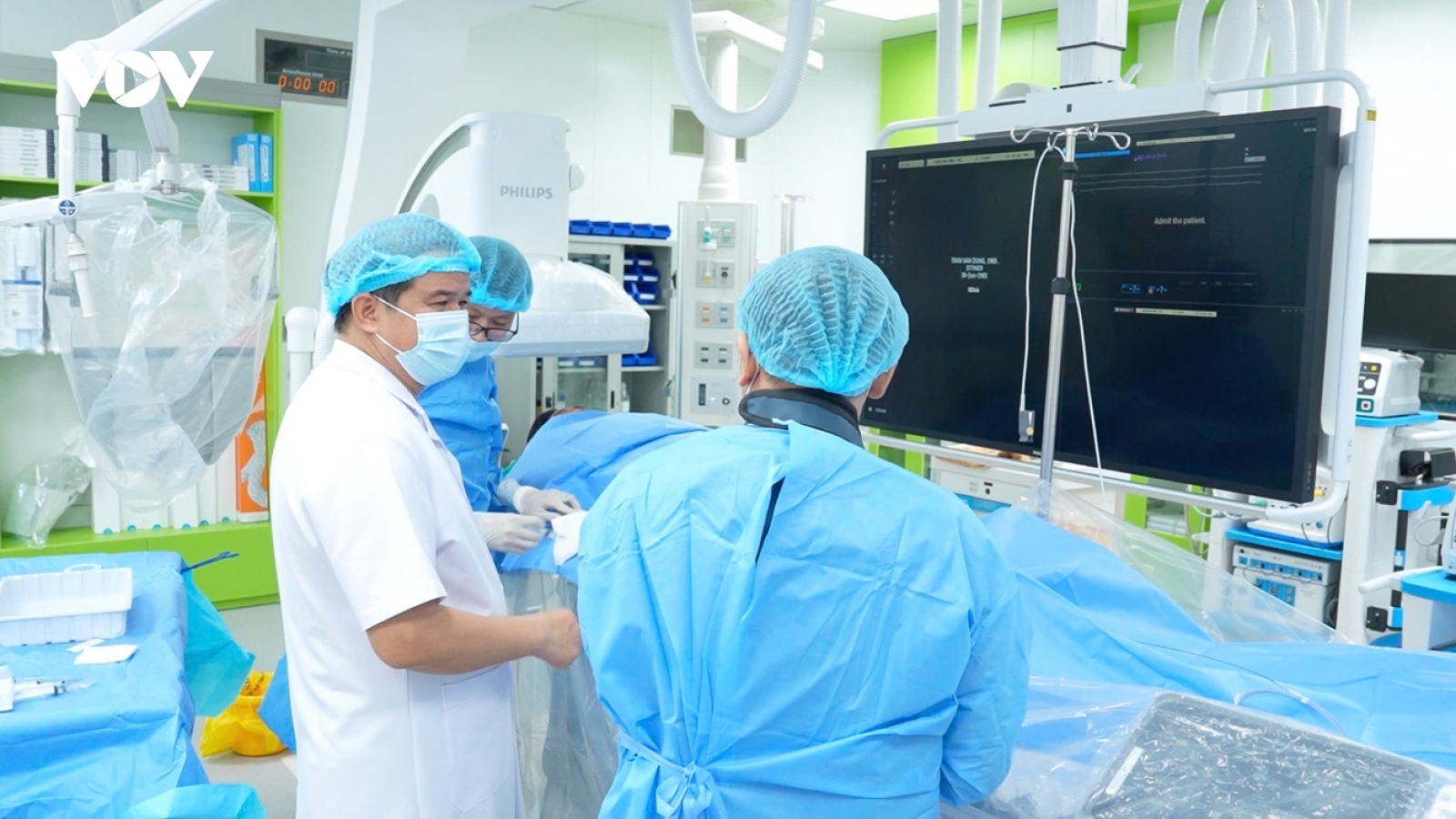 Đưa con đi khám, người cha bất ngờ nhồi máu cơ tim giữa đường
