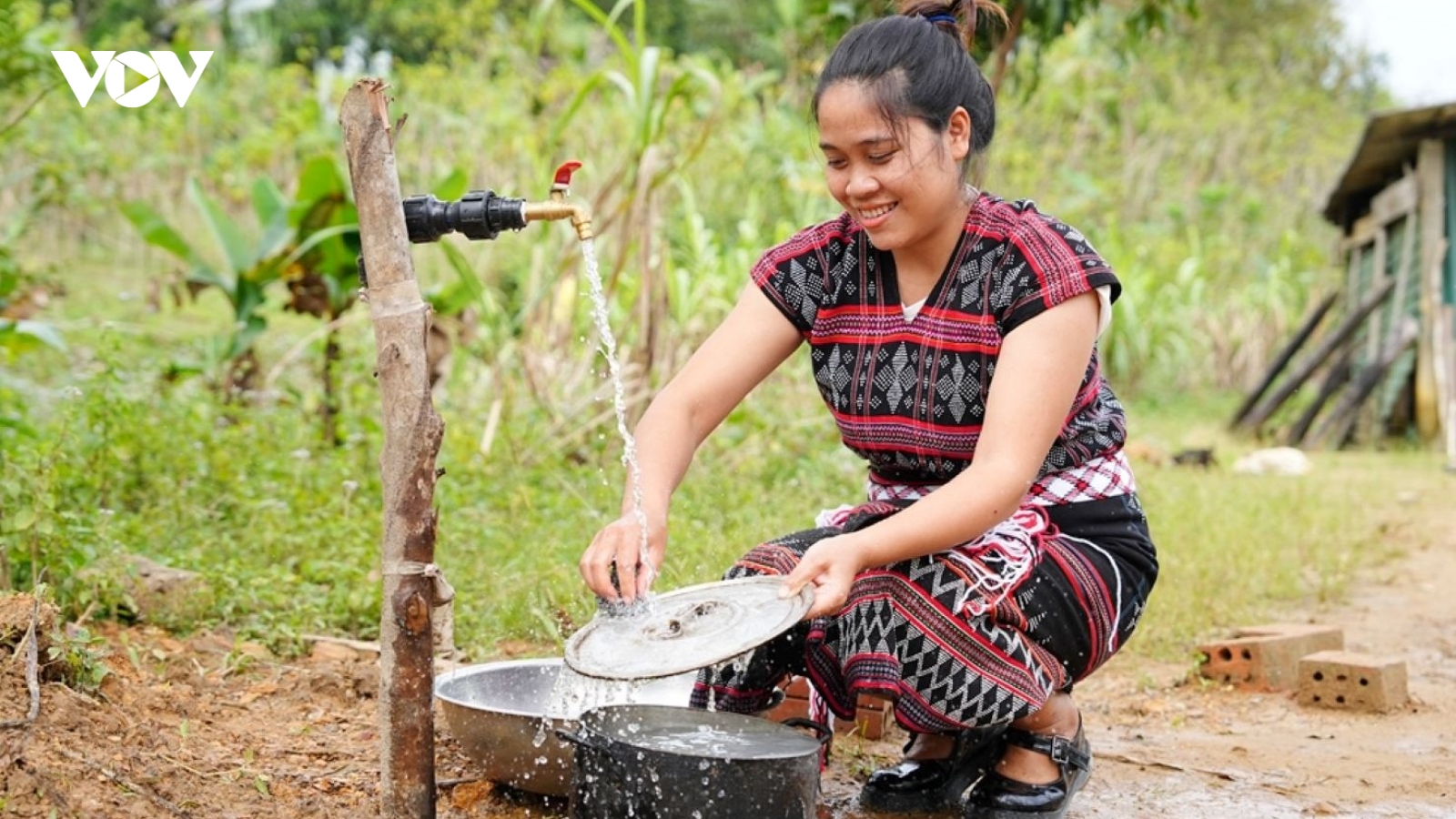 Nắng nóng kéo dài, người dân vùng cao A Lưới mòn mỏi chờ nước sạch