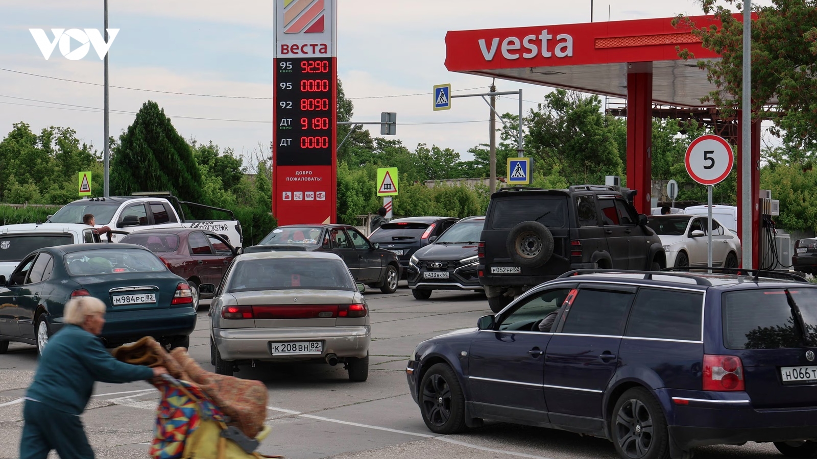 Thế bí của Nga khi bị Ukraine tập kích đánh chặn các tuyến vận chuyển xăng dầu