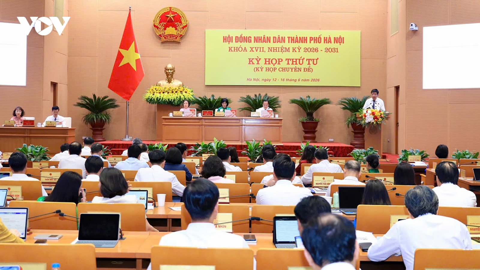 Hà Nội giải trình về chính sách hỗ trợ 20 triệu đồng/hộ nghèo khi đổi xe máy điện