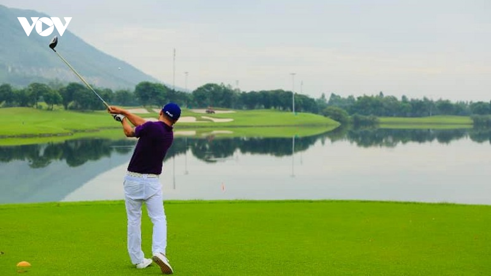 Trưởng phòng ở Phú Thọ bị kỷ luật, mất chức vì chơi golf trong giờ làm việc