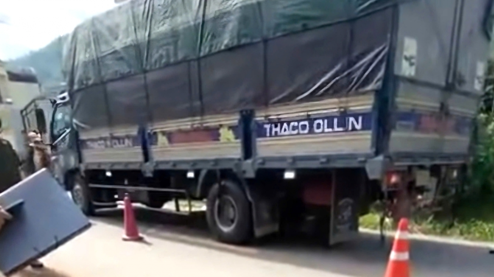 Va chạm giữa ô tô và xe máy điện ở Phú Thọ, 2 cháu nhỏ tử vong thương tâm