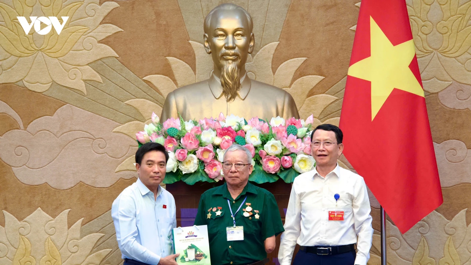 Phó Chủ tịch Quốc hội Nguyễn Doãn Anh gặp mặt Đoàn đại biểu người có công Nghệ An