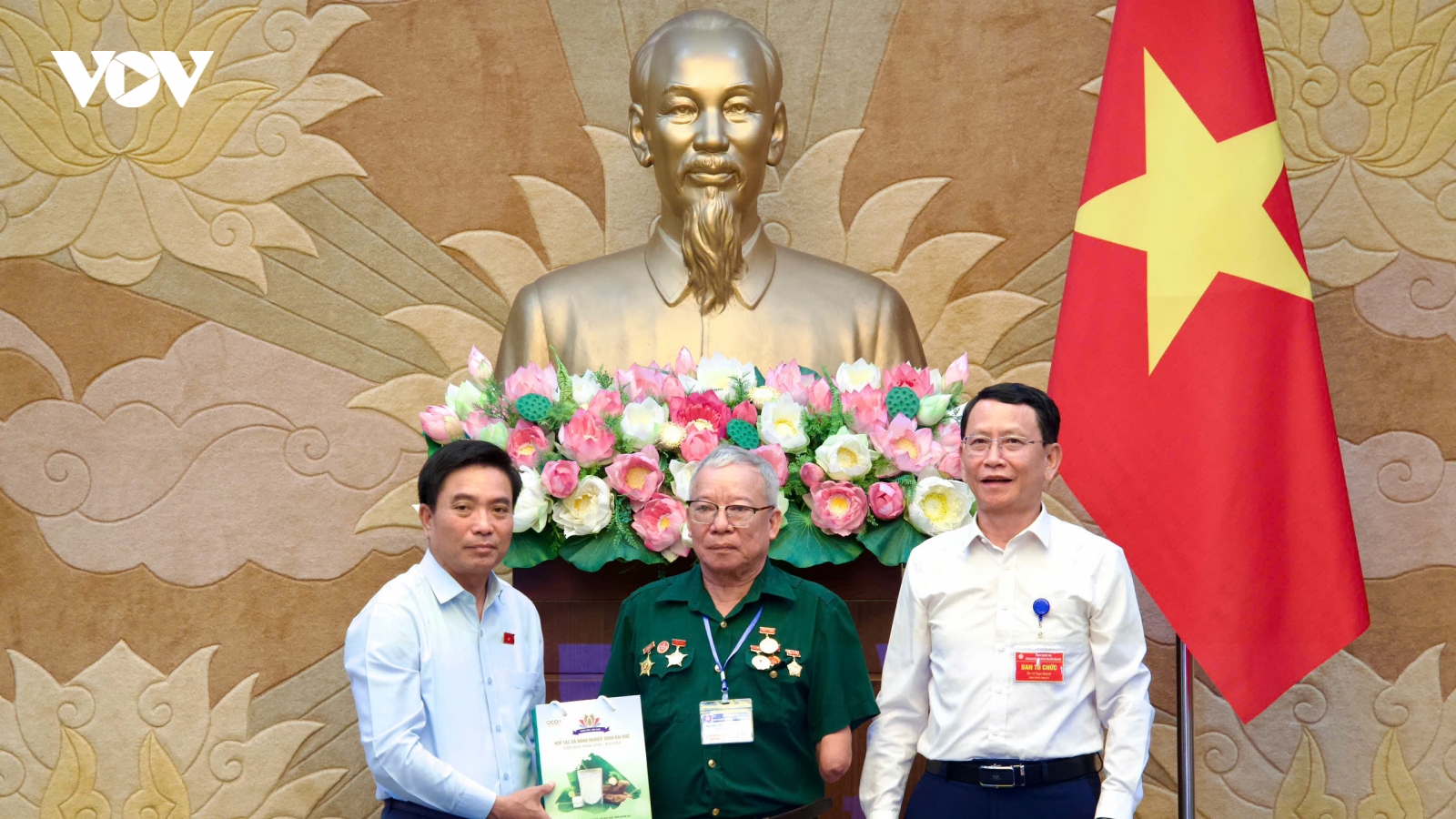 Phó Chủ tịch Quốc hội Nguyễn Doãn Anh gặp mặt Đoàn đại biểu người có công Nghệ An
