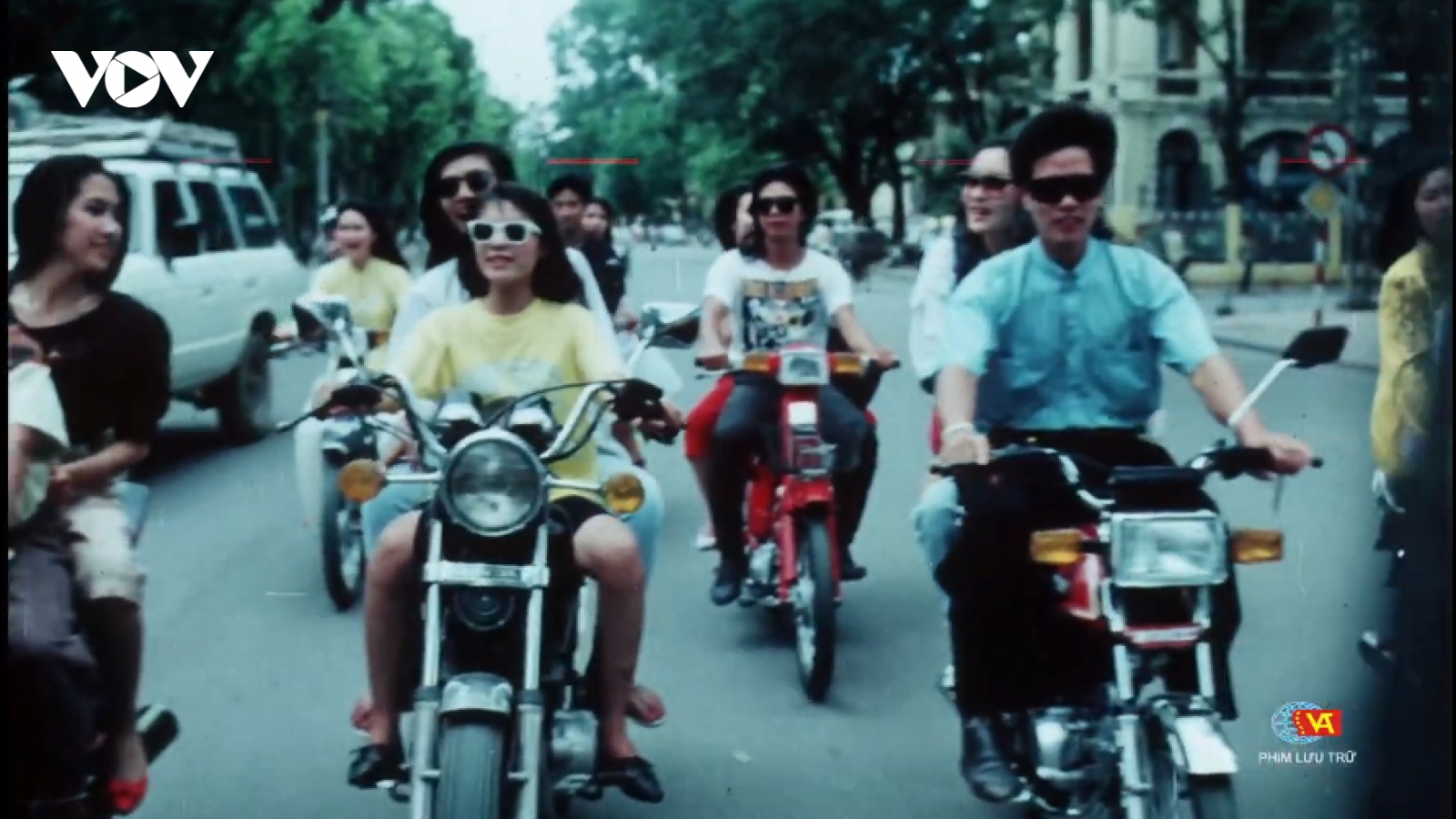 Phía sau bộ phim về tuổi trẻ Hà Nội từng gây tranh cãi kiểm duyệt thập niên 90