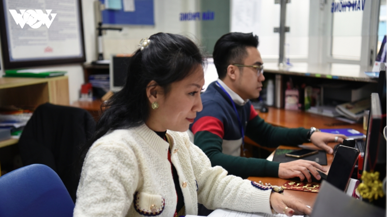 Xây dựng báo cáo đề xuất biên chế của bộ, ngành và địa phương