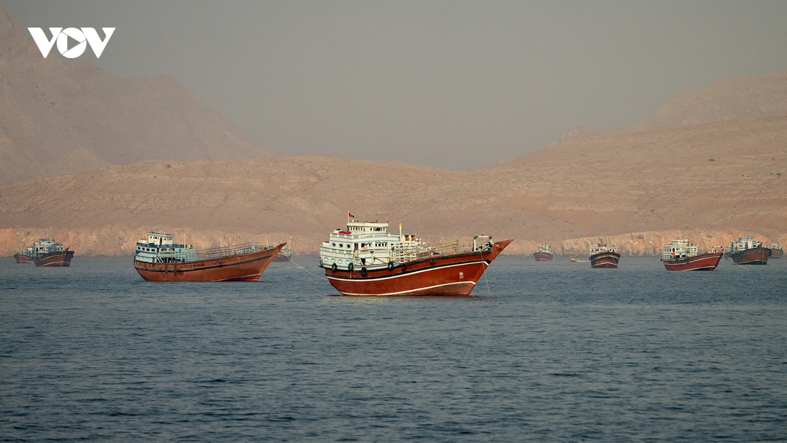 Eo biển Hormuz sắp mở lại nhưng nguy cơ gián đoạn vẫn hiện hữu
