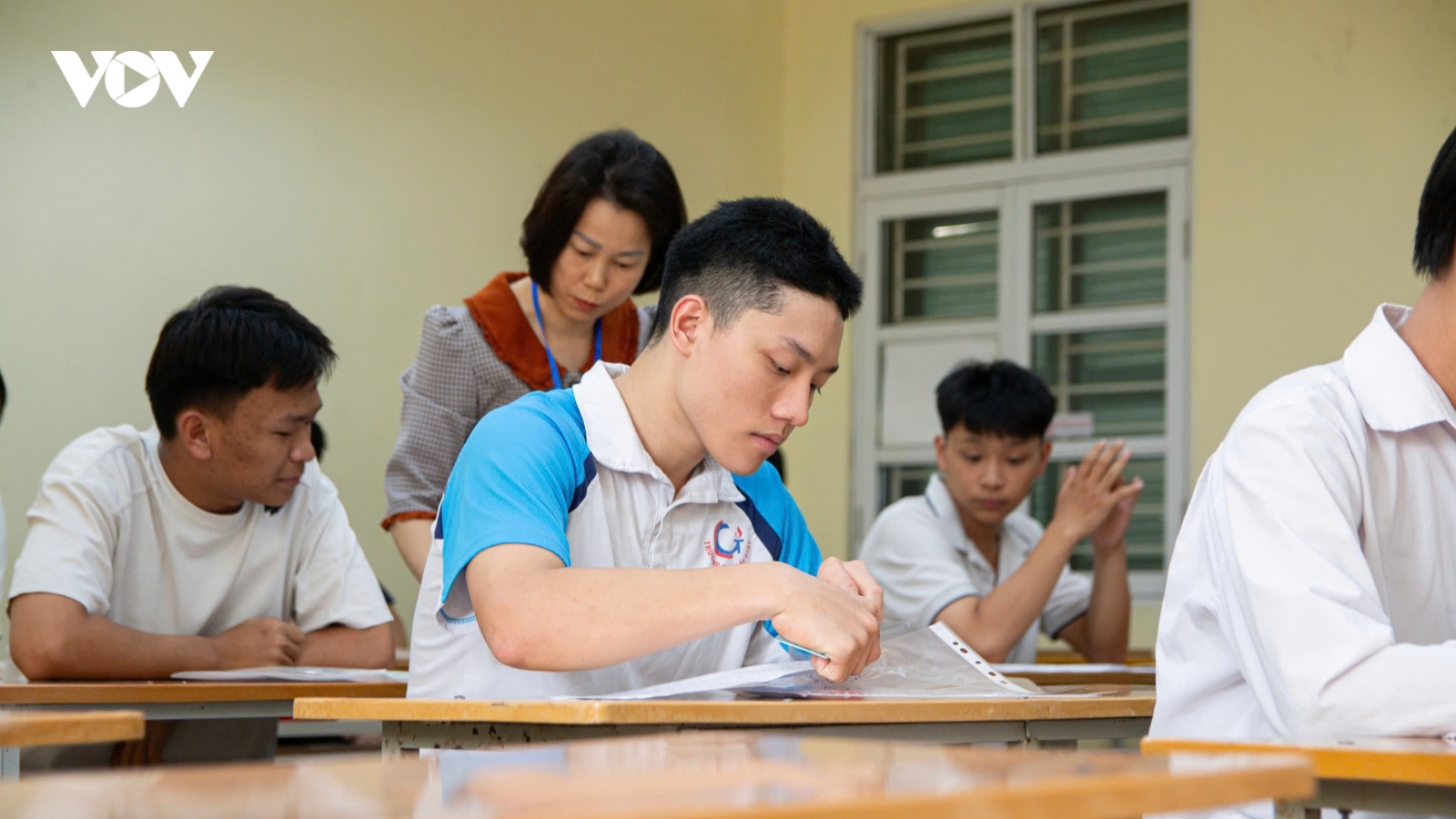 12 thí sinh bị đình chỉ thi do sử dụng điện thoại, tài liệu trong môn Ngữ văn