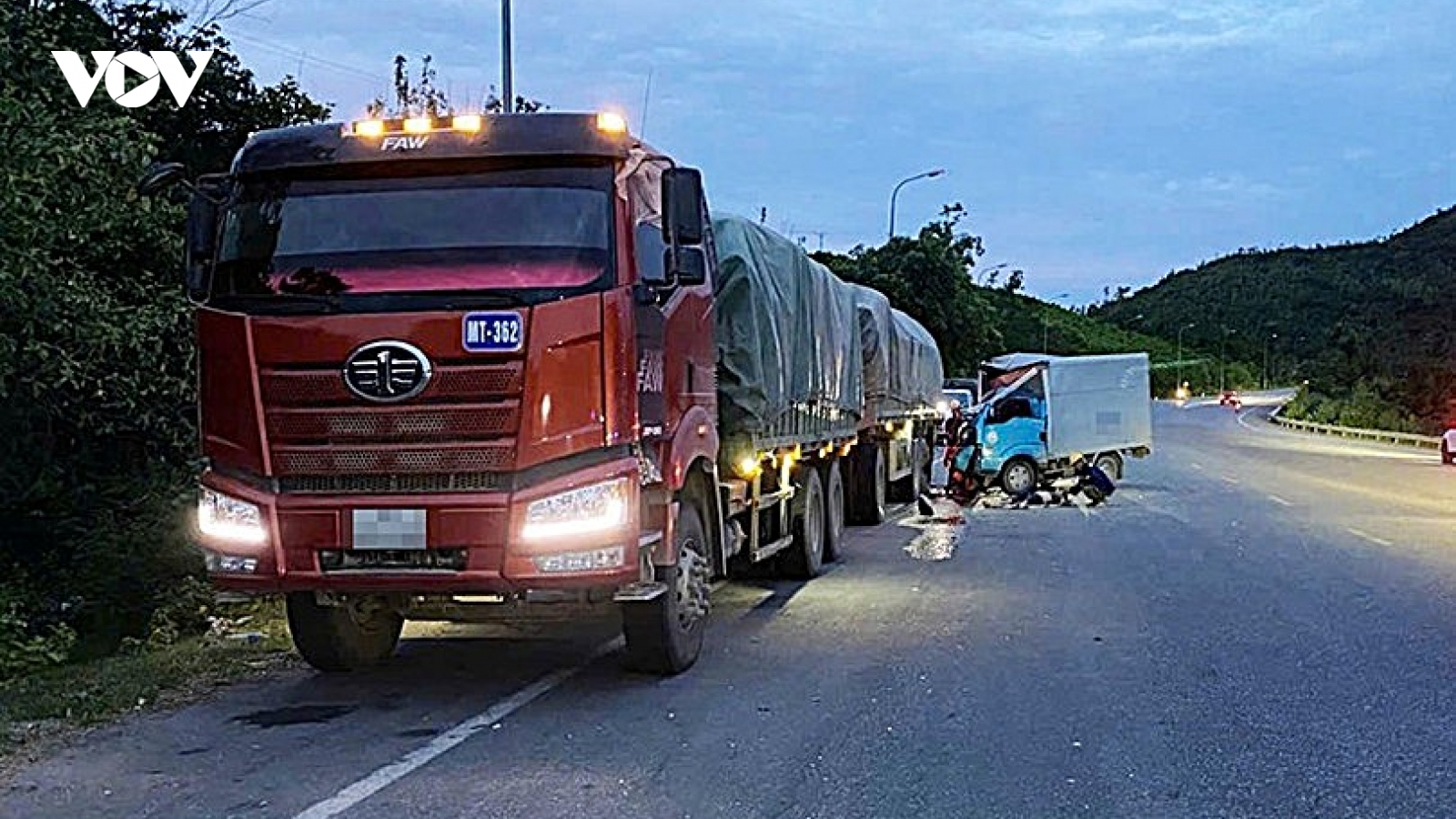 Tai nạn giữa xe tải và xe đầu kéo ở Hà Tĩnh khiến một người tử vong