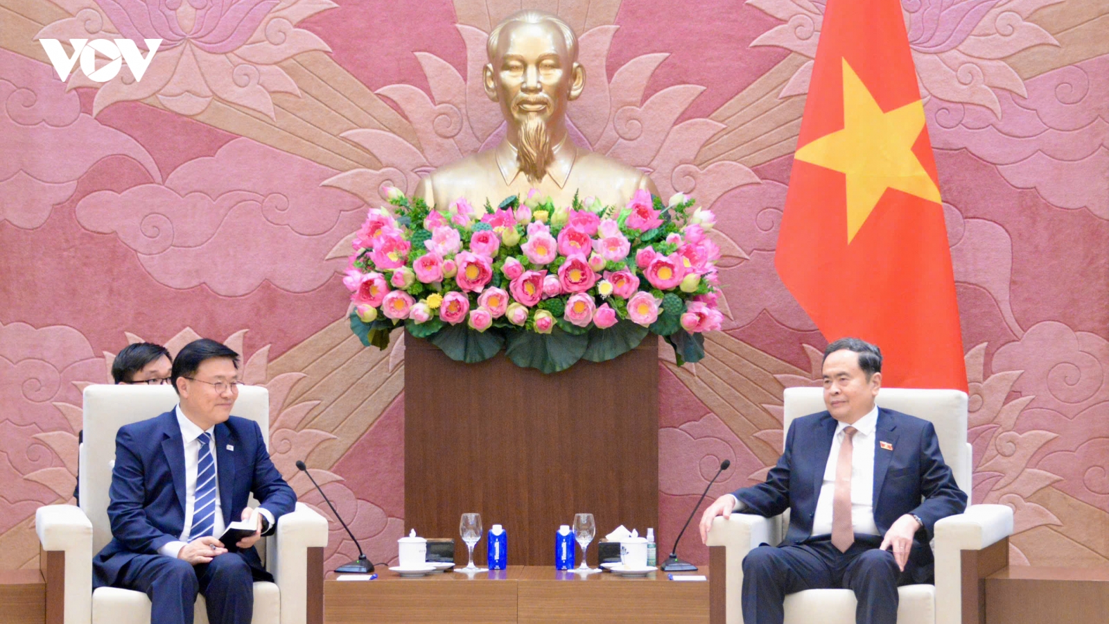 Chủ tịch Quốc hội tiếp Đoàn đại biểu Đoàn Viện nghiên cứu kinh tế Kimhakmin E-roun