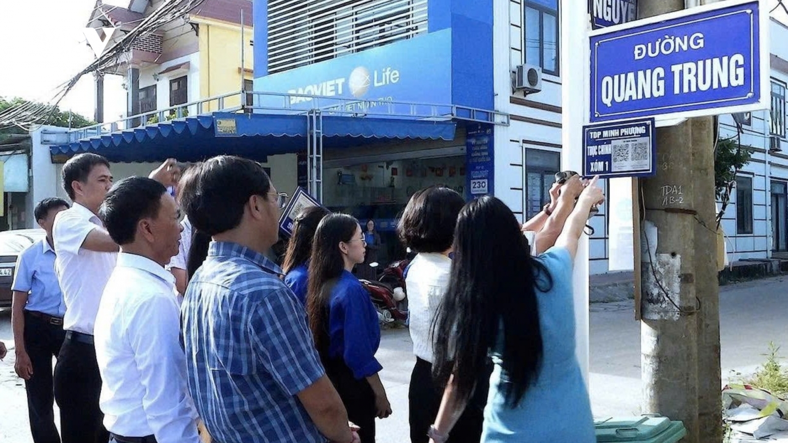 Sắp xếp thôn, tổ dân phố, hướng đến xây dựng thôn số, cộng đồng số
