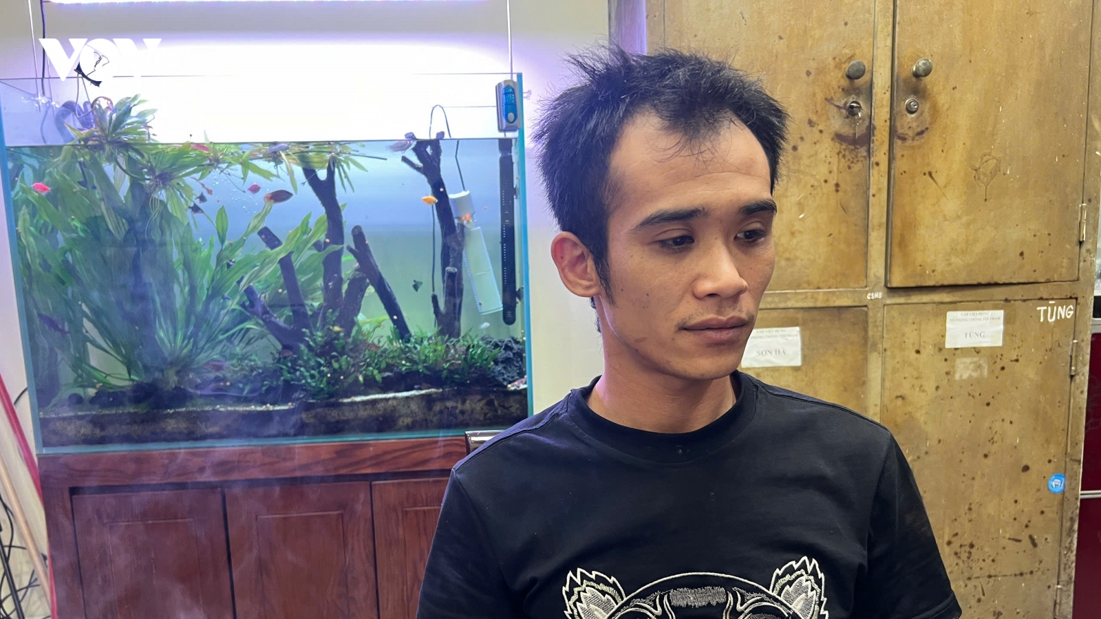 Tên trộm bị camera an ninh ghi lại hình ảnh khi đang "hành nghề" tại Hà Nội