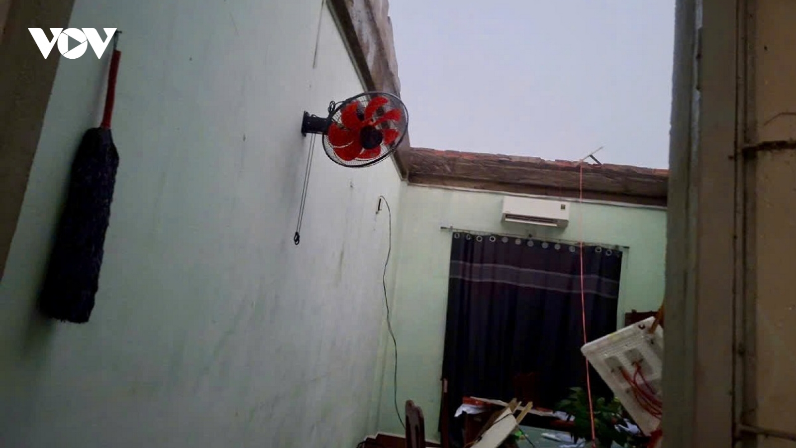 Mưa dông làm một nhân viên UBND phường ở Lâm Đồng bị thương