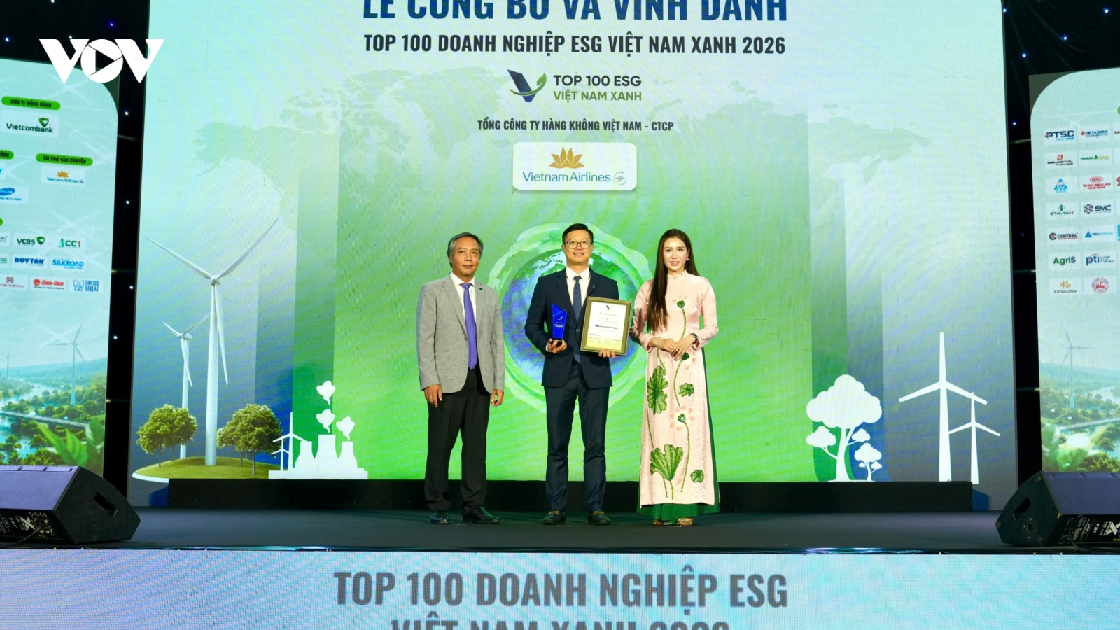 Vietnam Airlines hai năm liên tiếp vào Top 10 Doanh nghiệp ESG Việt Nam Xanh