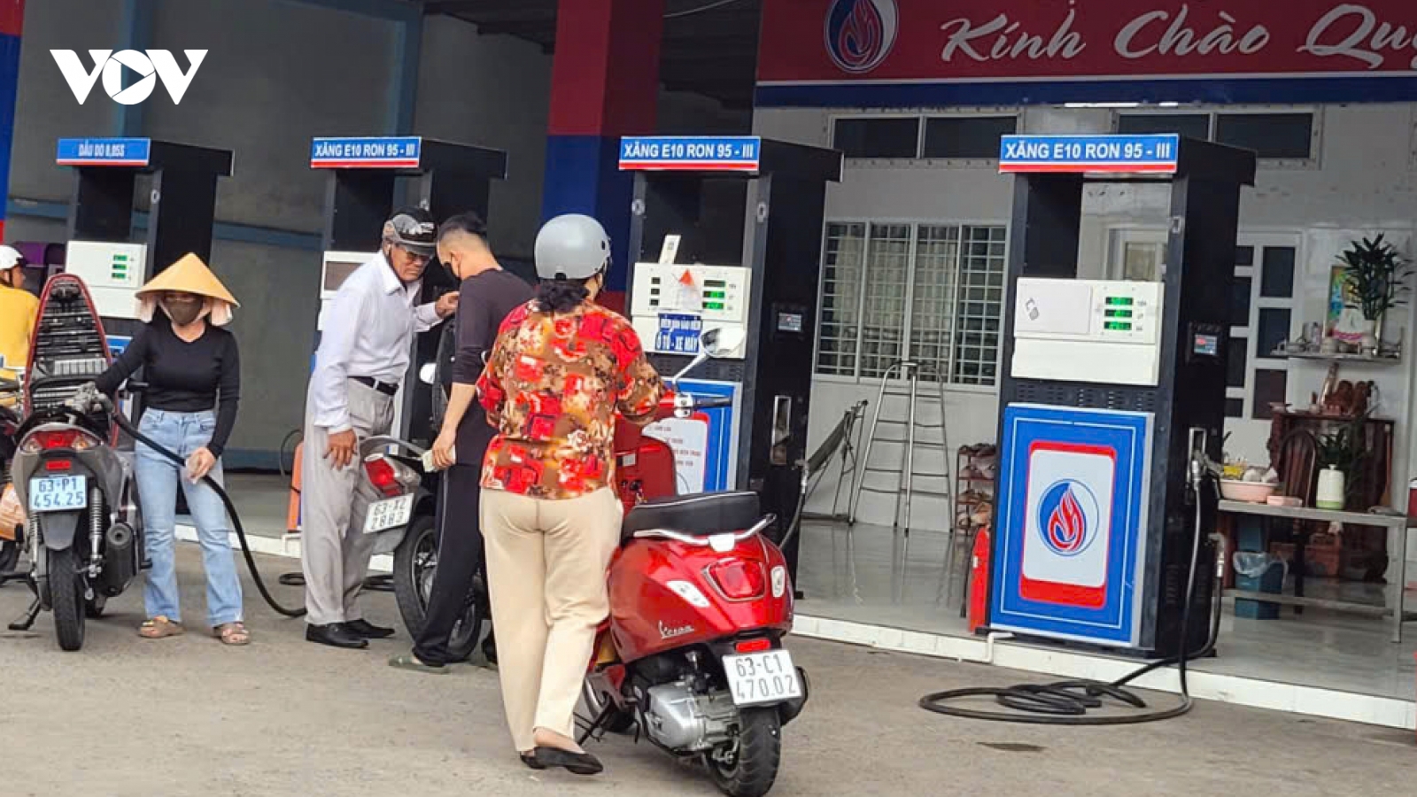 Thị trường ổn định, người dân Đồng Tháp dần thích ứng với xăng E10