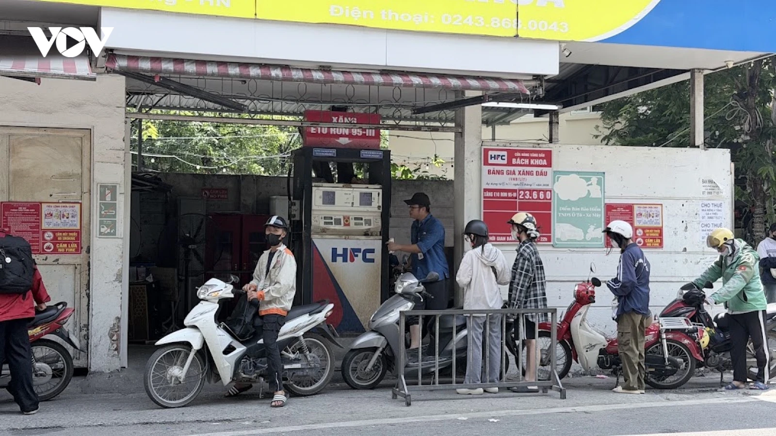 Xăng sinh học E10 bán toàn quốc, ở Hà Nội rất ít cửa hàng có xăng E5