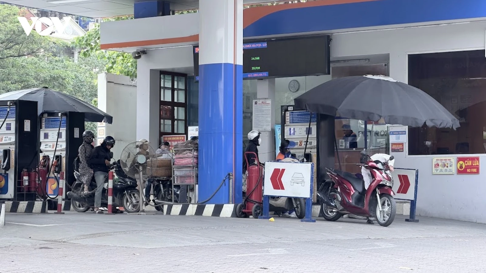 Giá xăng, dầu trong nước tiếp tục giảm từ 15h00 chiều 11/6
