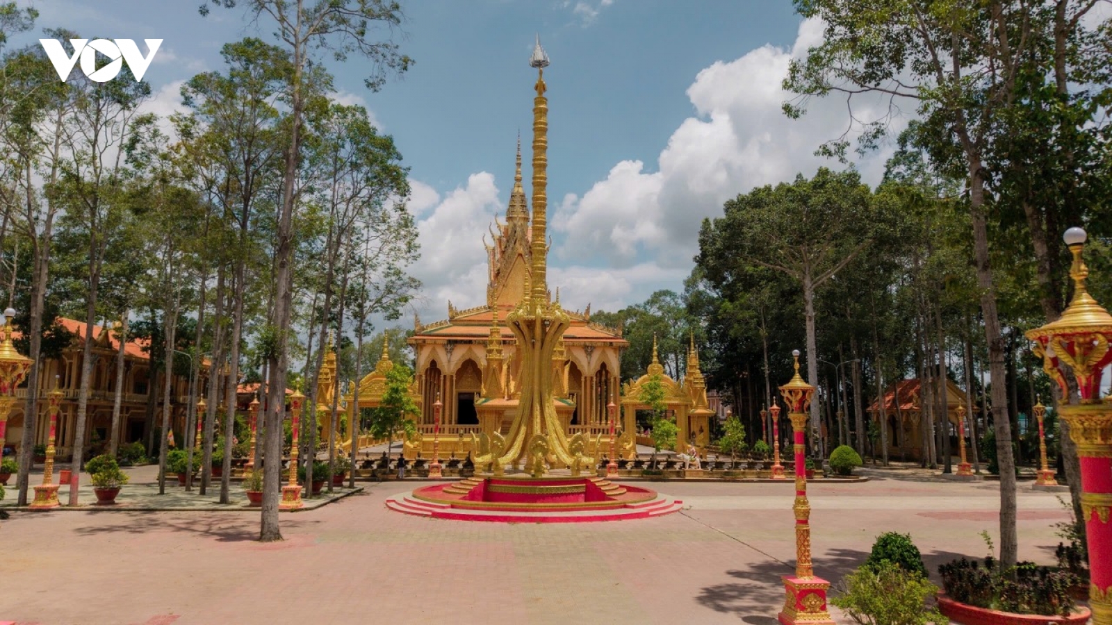 Chùa Vàm Ray: Dấu ấn kiến trúc Angkor rực rỡ giữa miền Tây