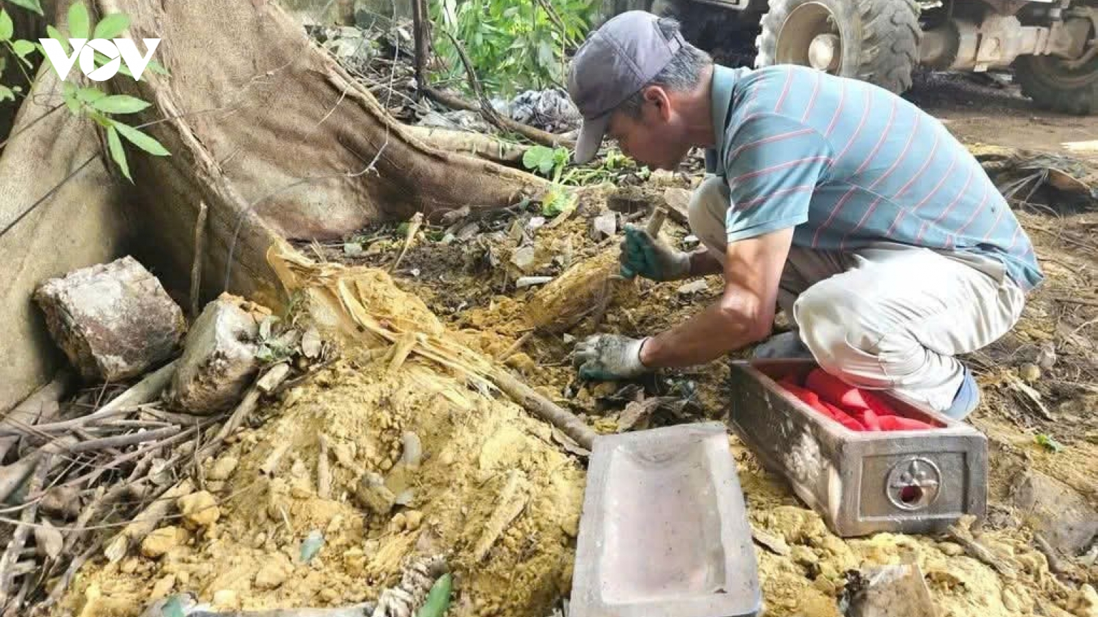 Phát hiện nhiều túi bọc nghi chứa hài cốt thai nhi khi thi công mở rộng đường
