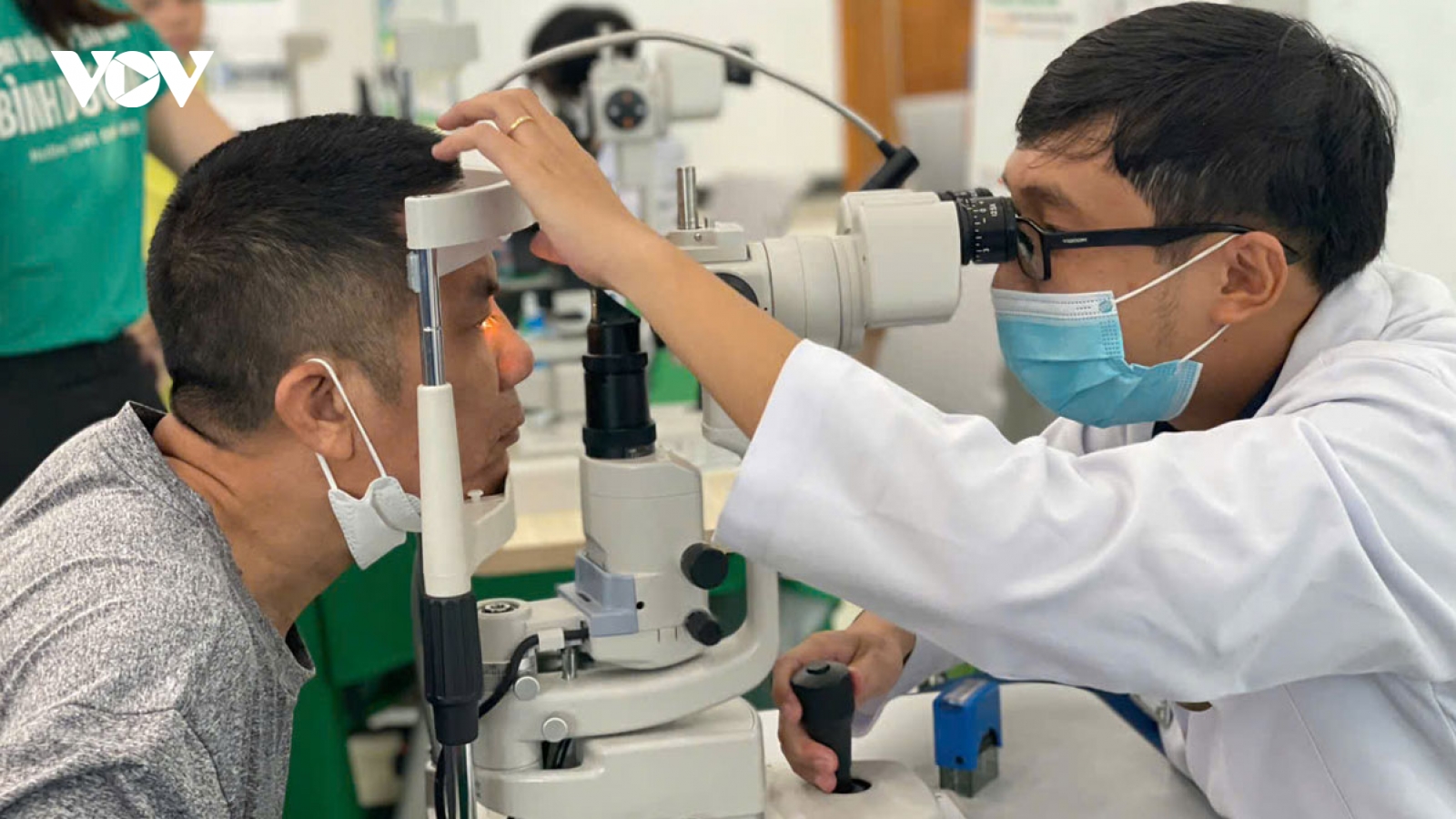 Hơn 2.000 công nhân TP.HCM được khám bệnh bằng AI và tư vấn pháp luật miễn phí