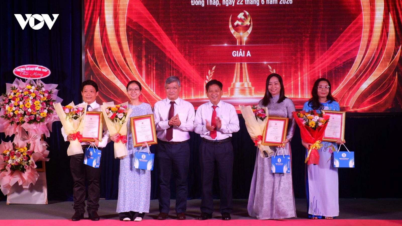 Trao giải cuộc thi chính luận về bảo vệ nền tảng tư tưởng của Đảng