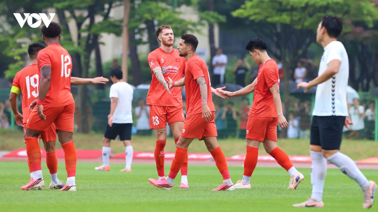 Hoàng Hên lập cú đúp, ĐT Việt Nam thắng đậm 6-0 trên đất Hàn Quốc