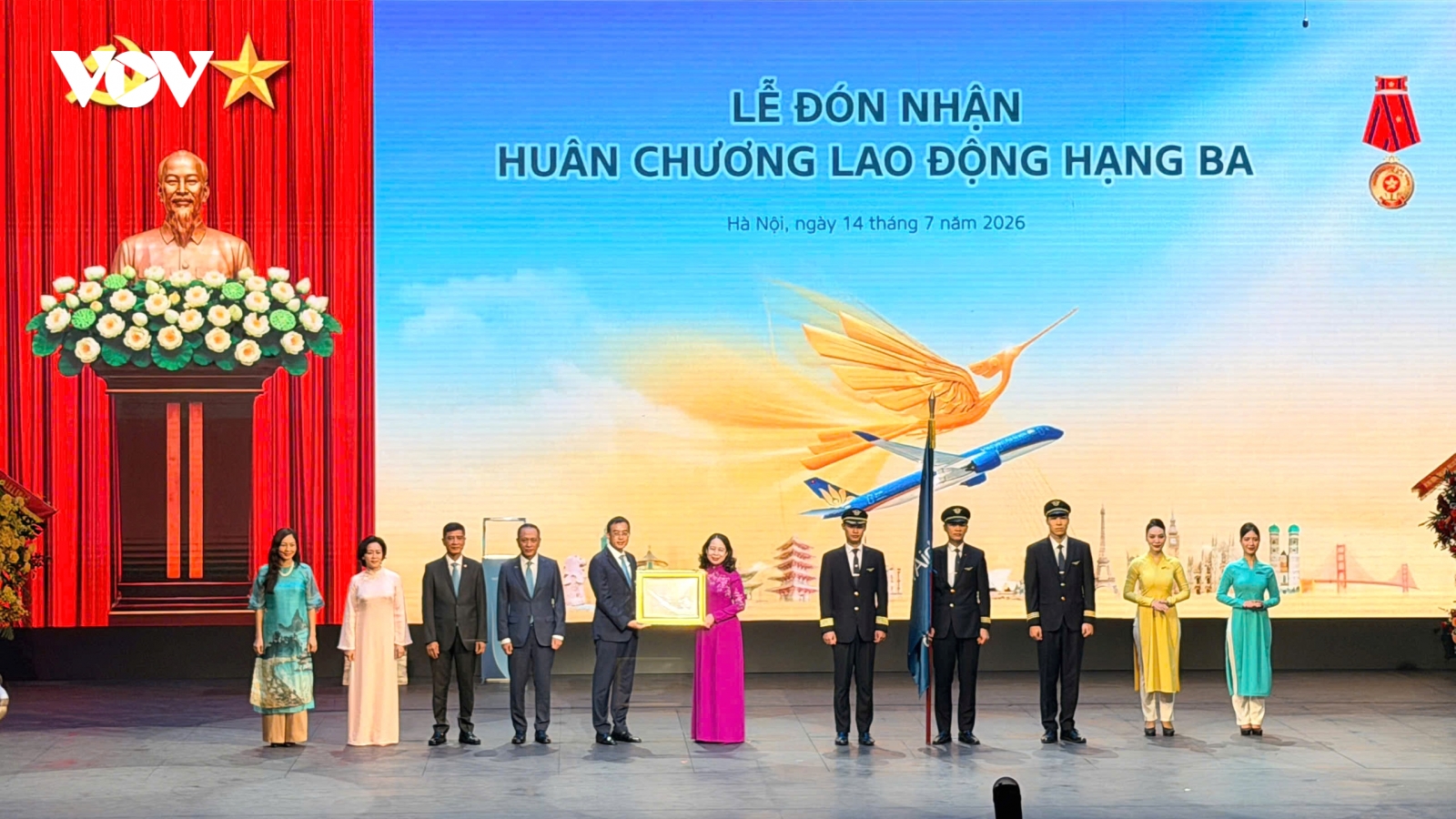 Phó Chủ tịch nước dự Lễ đón nhận Huân chương Lao động hạng Ba của Vietnam Airlines