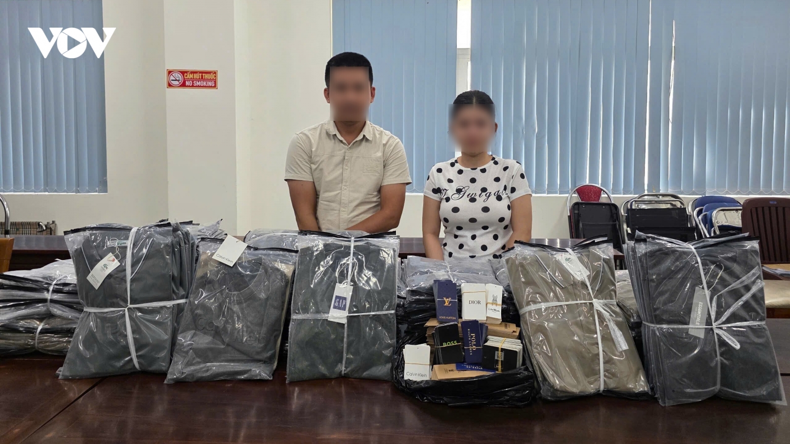 Triệt phá đường dây sản xuất hơn 14.000 áo thun giả nhãn hiệu nổi tiếng