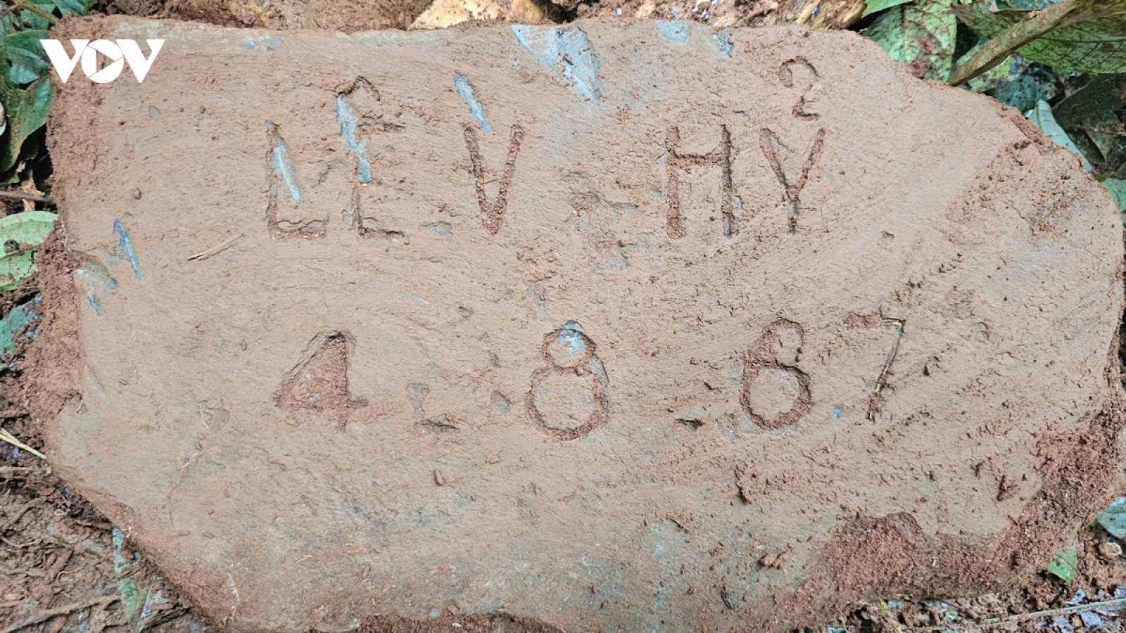 Tấm bia khắc chữ "LÊ V HỶ - 4.8.67":Thắp hy vọng tìm thấy liệt sĩ của gia đình ở Hải Phòng