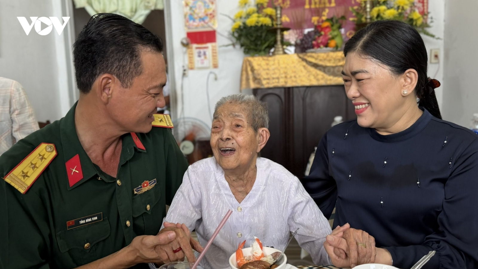 "Mâm cơm bên Mẹ"- nặng lòng tri ân, ấm áp nghĩa tình
