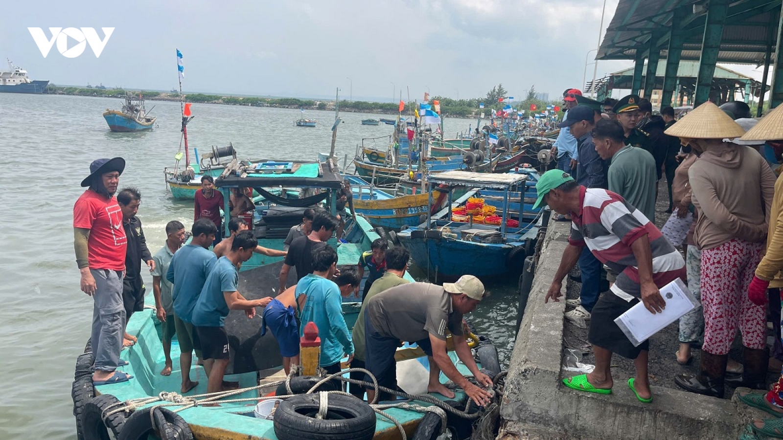 Tàu hàng tông chìm tàu cá trên vùng biển Lâm Đồng, 1 người tử vong