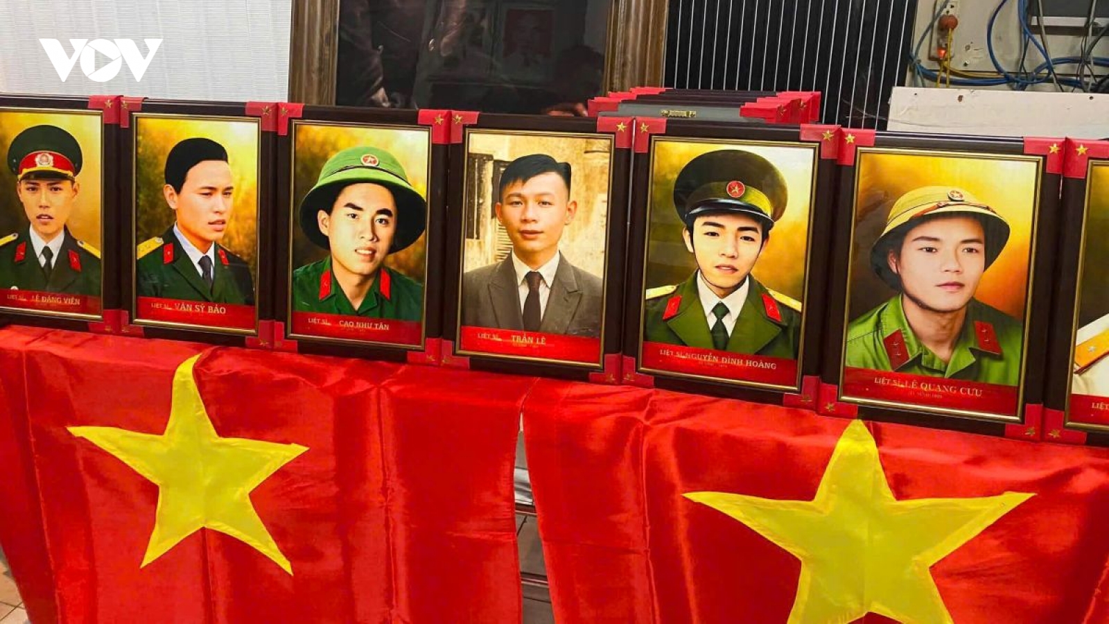 Nhiều địa phương tại TP.HCM đồng loạt trao ảnh phục dựng liệt sĩ