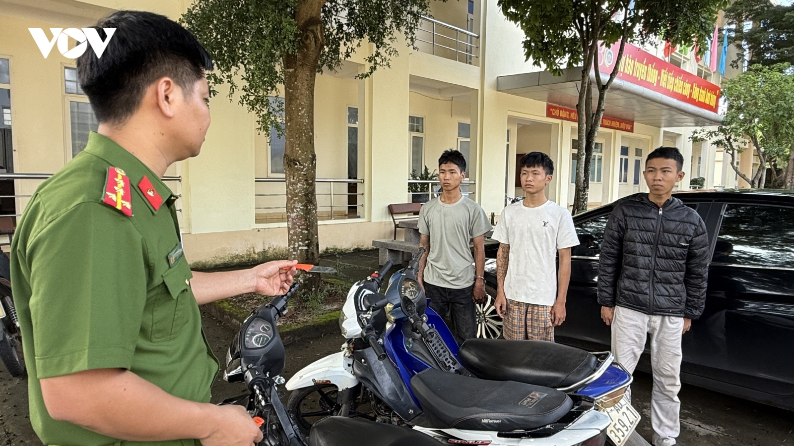 Đắk Lắk: Bắt nhanh nhóm dùng dao cướp xe máy trong đêm