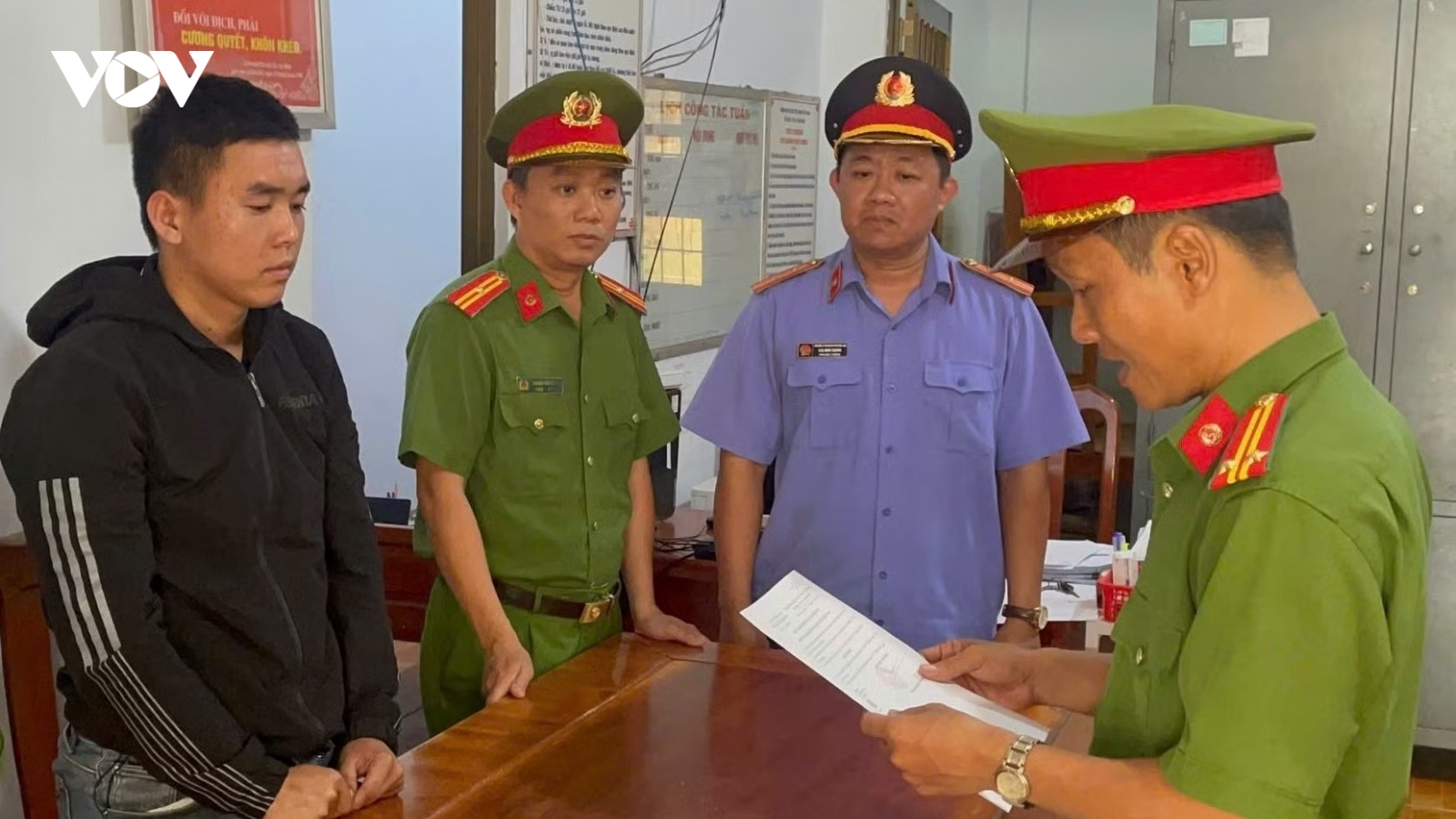 Bắt tạm giam thủ kho 22 tuổi chiếm đoạt gần nửa tỷ đồng của công ty
