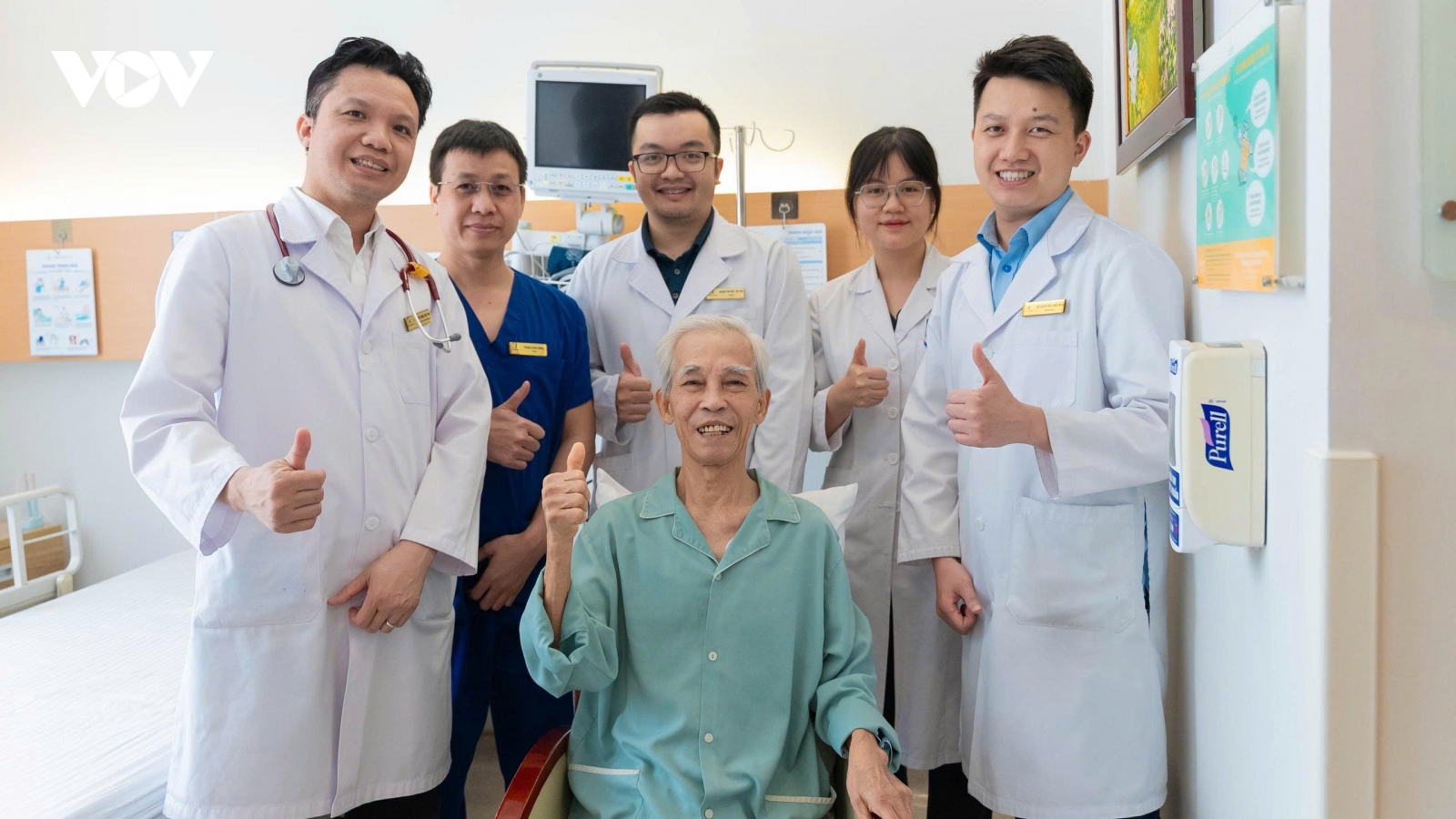 Cứu cụ ông bị phình động mạch chủ dọa vỡ bằng kỹ thuật can thiệp không cần mổ mở