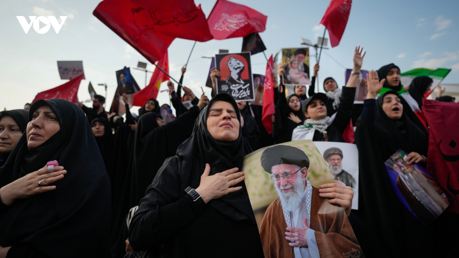 Biển người đưa tiễn cố Lãnh tụ Tối cao Iran Ayatollah Ali Khamenei