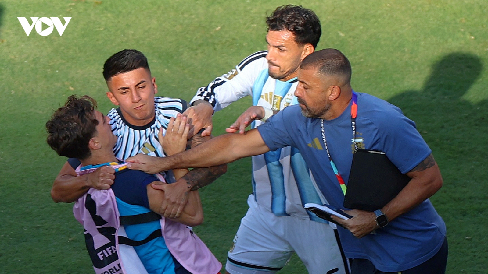 FIFA ra thông báo về vụ ẩu đả giữa Argentina và Tây Ban Nha