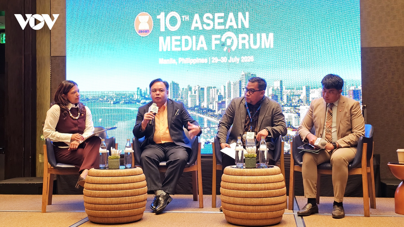 Truyền thông ASEAN trước thử thách kép của AI và tin giả