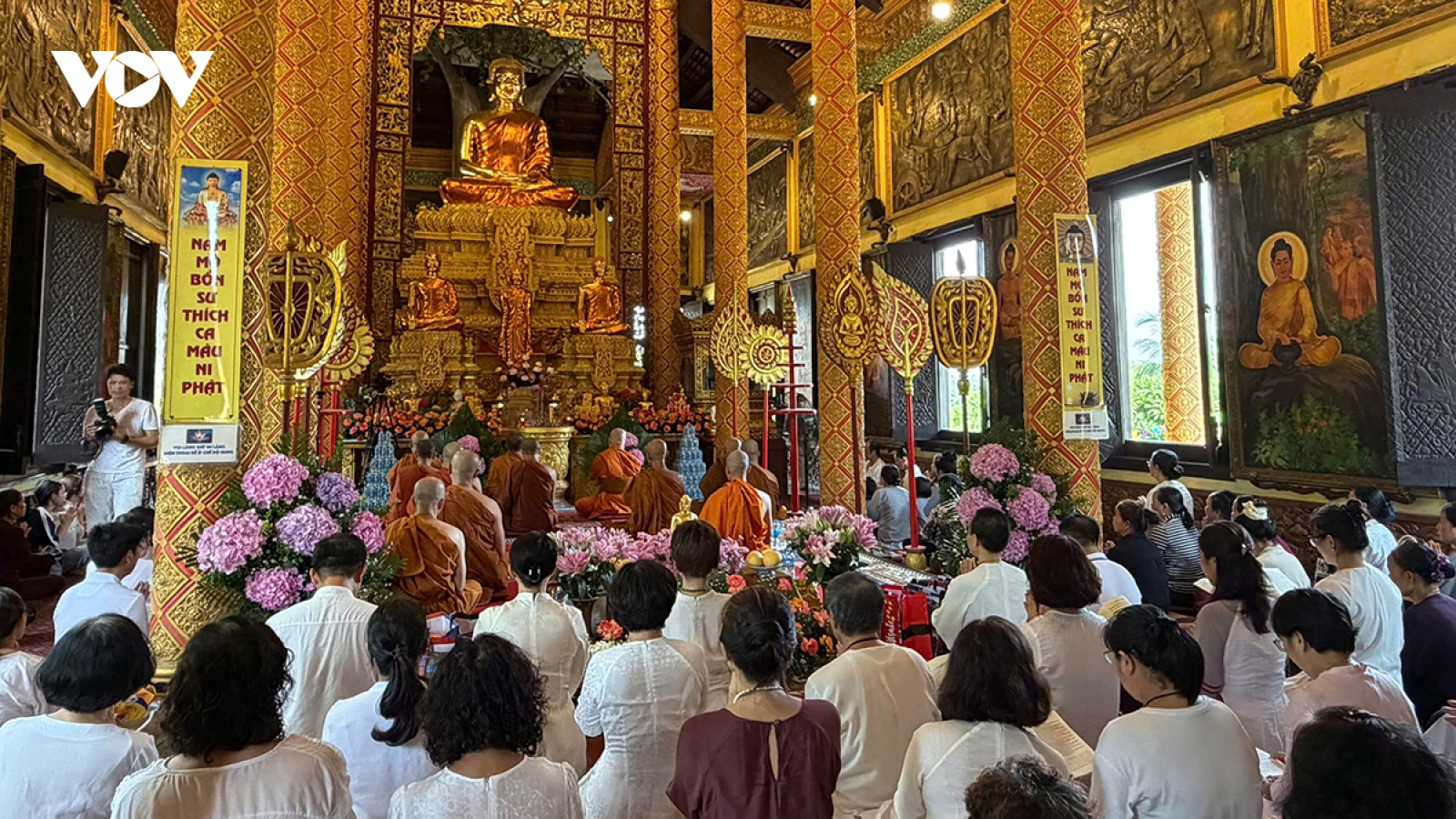 Đồng bào Khmer tổ chức lễ dâng y tắm mưa và cầu siêu cho các anh hùng liệt sĩ