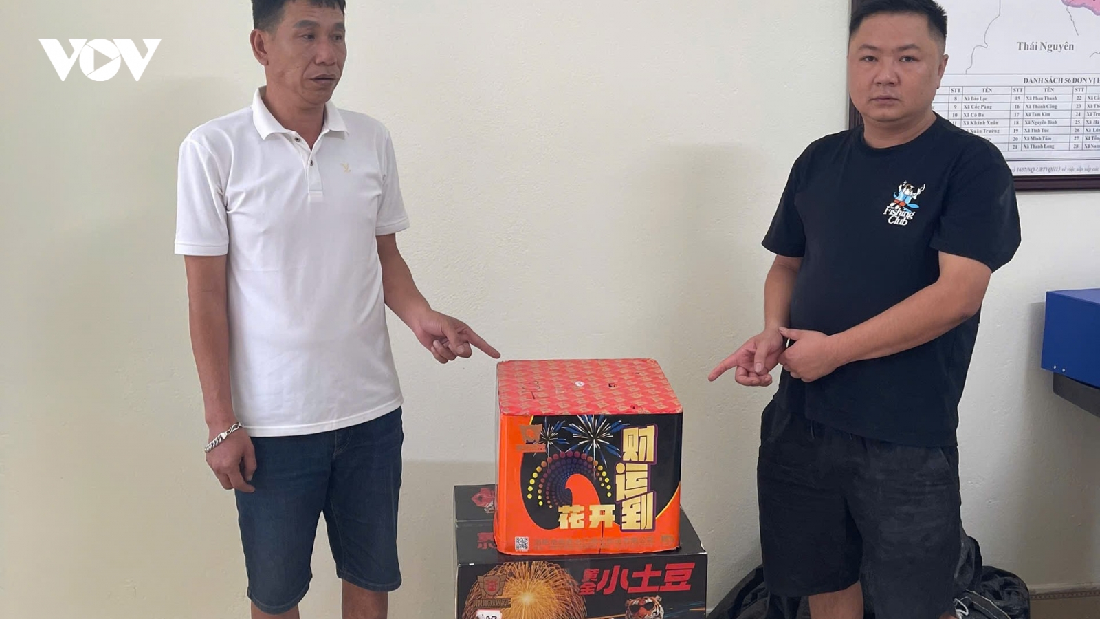 Bắt quả tang 2 đối tượng vận chuyển 84,1kg pháo nổ trái phép