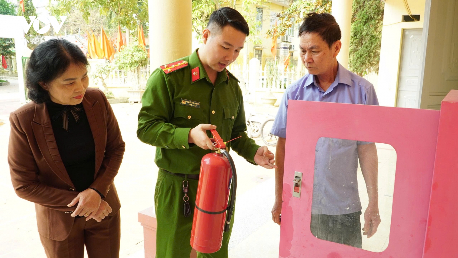 Bộ Nội vụ chốt chế độ cho người hoạt động không chuyên trách nghỉ việc