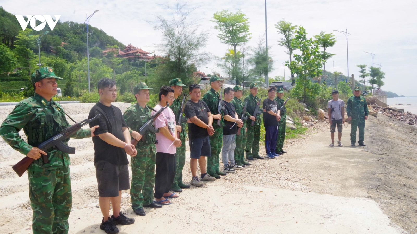 Bộ đội Biên phòng Quảng Ninh đấu tranh với các đường dây vượt biên trên biển