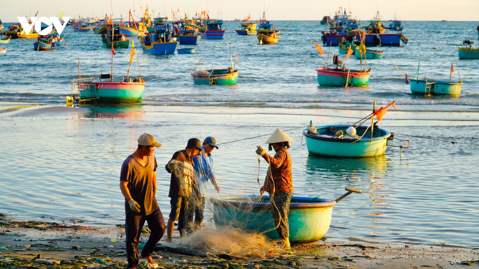 Bình minh thức giấc ở làng chài Mũi Né