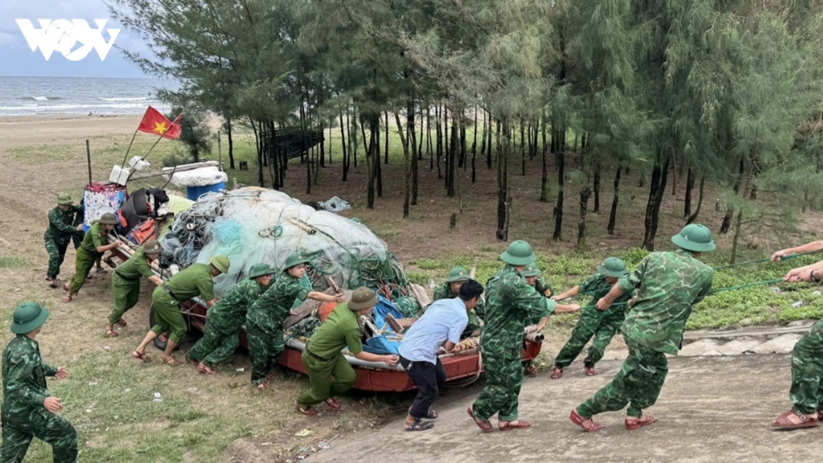 Toàn quân chủ động ứng phó bão Noul, sẵn sàng lực lượng cứu hộ cứu nạn