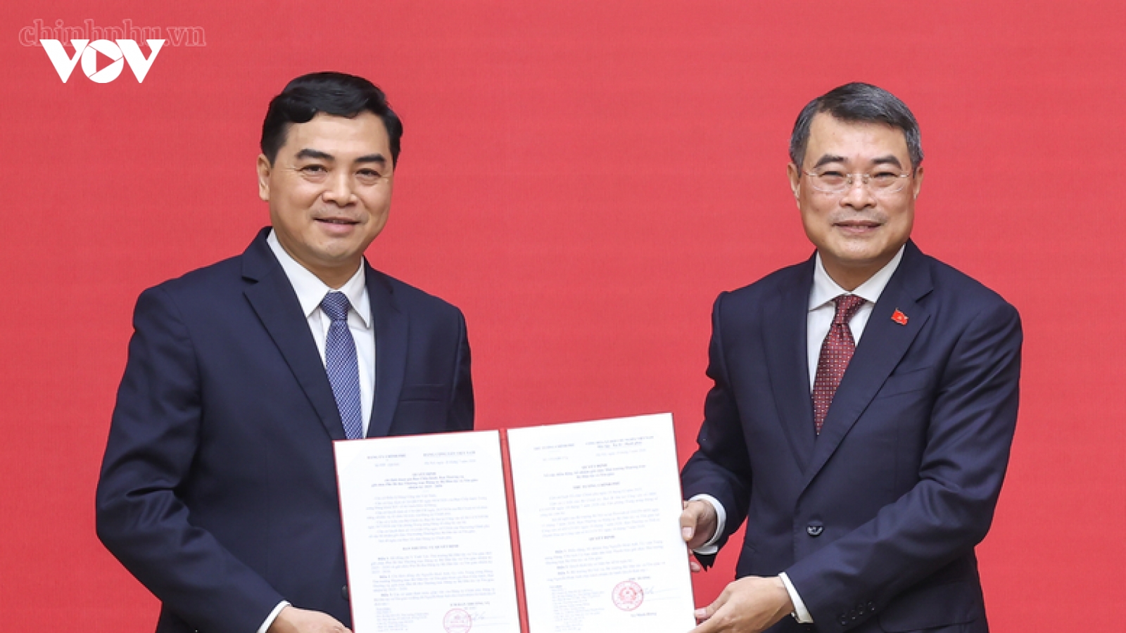 Thủ tướng trao quyết định bổ nhiệm Thứ trưởng Thường trực Bộ Dân tộc và Tôn giáo