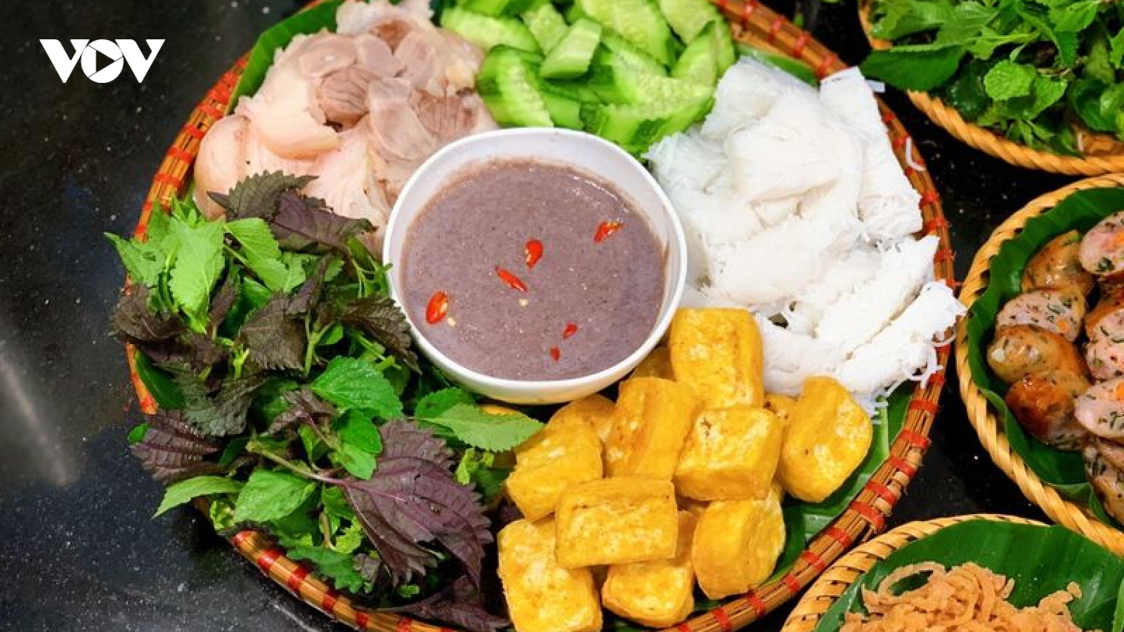 Ăn bún đậu mắm tôm nên chọn loại rau nào để vừa ngon vừa tốt cho sức khỏe?