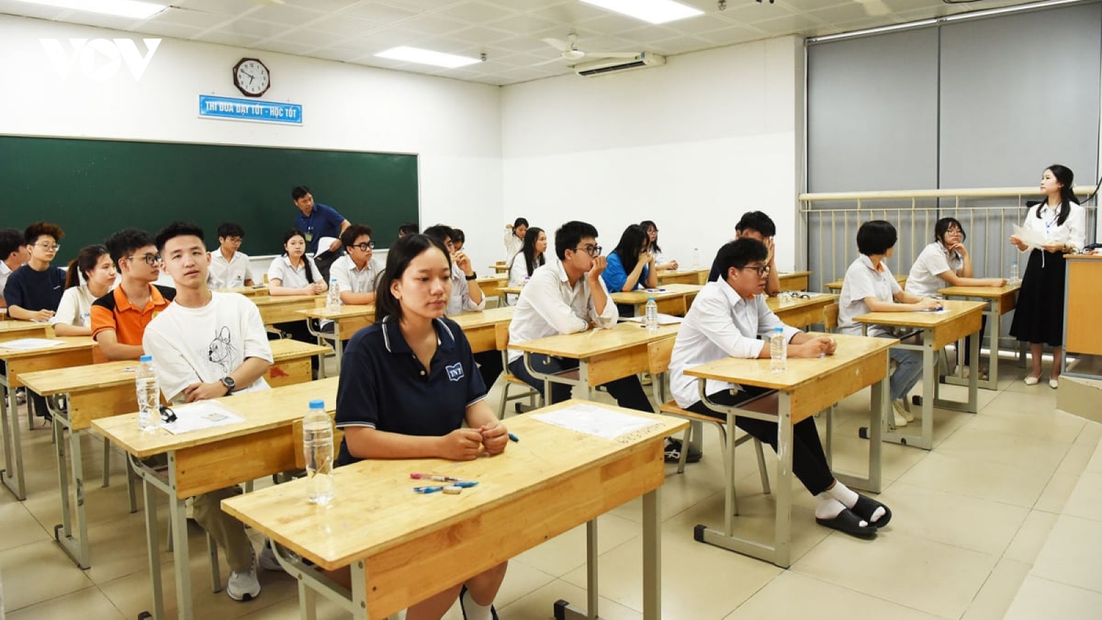 Những mô hình trường học quy mô lớn nào được áp dụng khi sắp xếp cơ sở giáo dục?