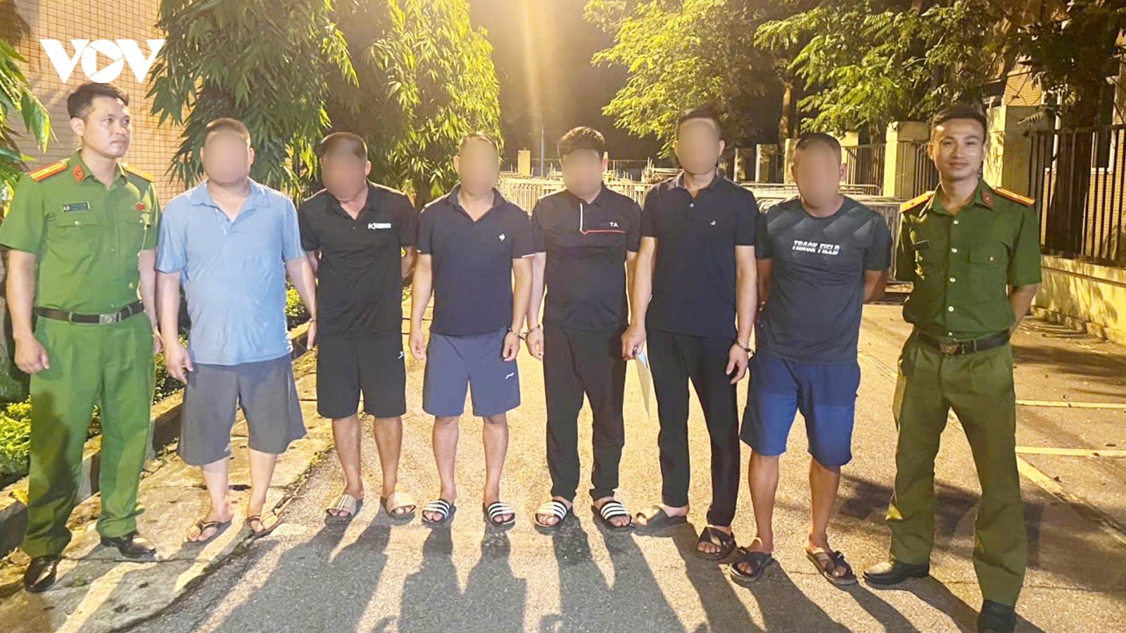 Triệt phá 2 vụ cá độ bóng đá trên mạng, bắt giữ 6 đối tượng tại Hà Nội